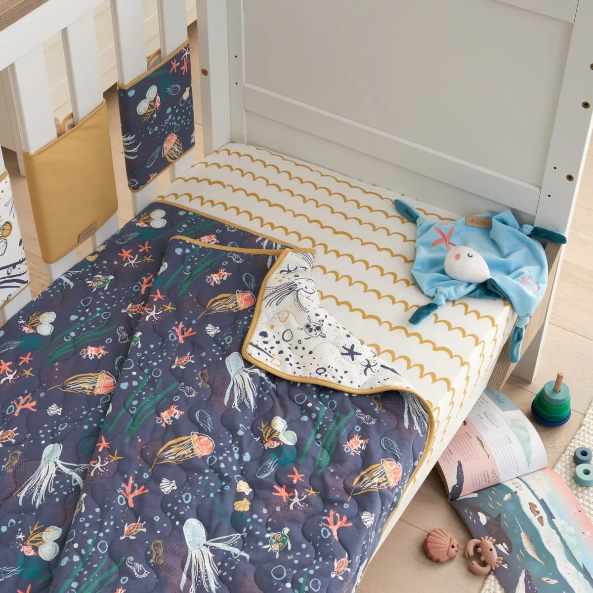 Cot/Cot Bed Coverlet - Image 4