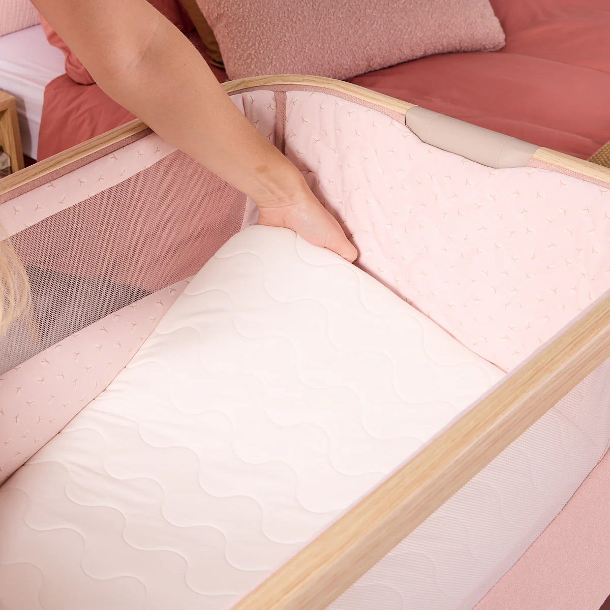 CoZee Air 2 Bedside Crib - Image 8
