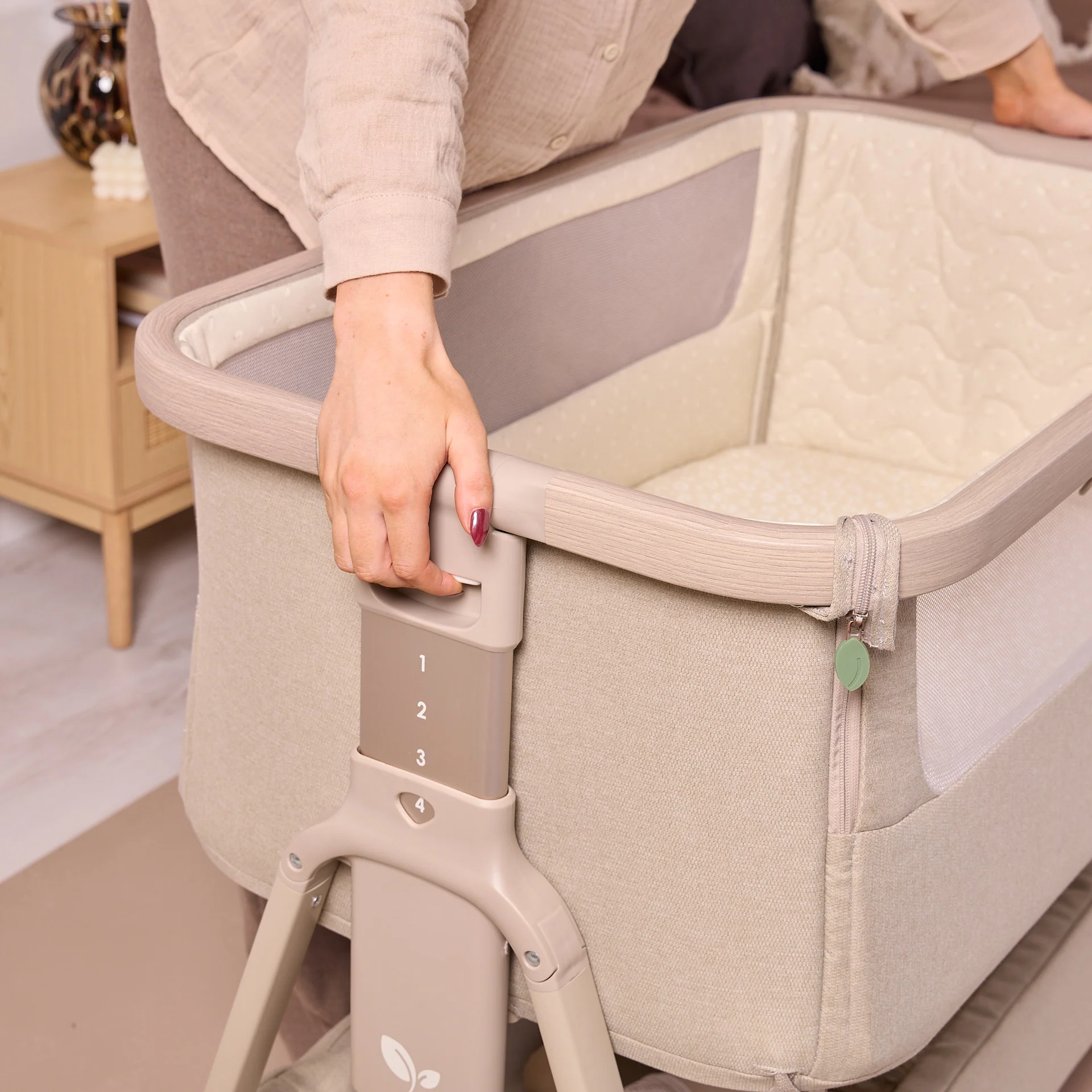 CoZee Air 2 Bedside Crib - Image 4