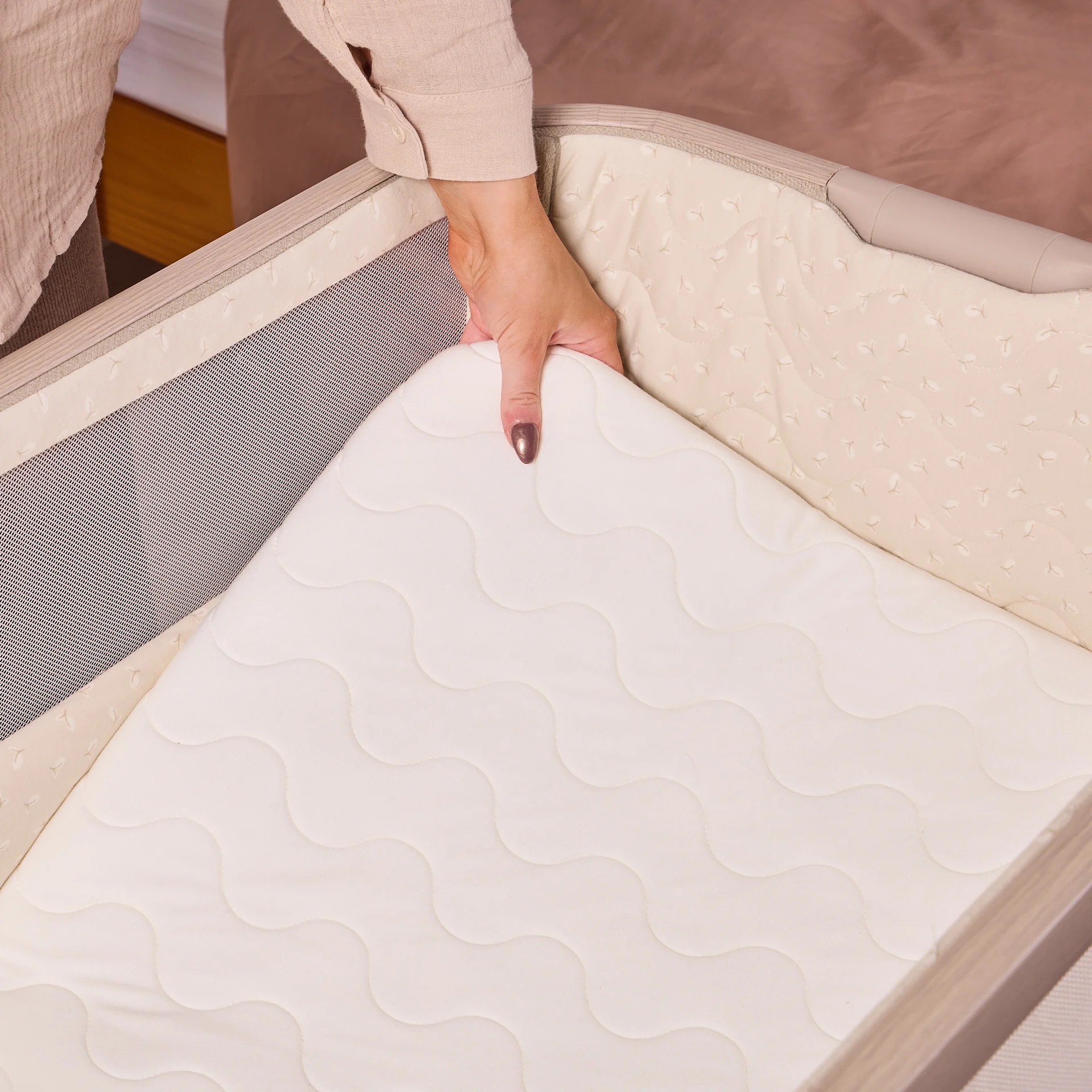 CoZee Air 2 Bedside Crib - Image 6