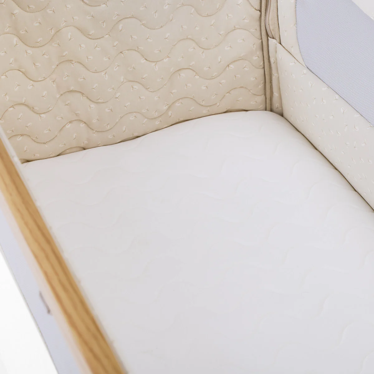 CoZee Air 2 Bedside Crib - Image 15