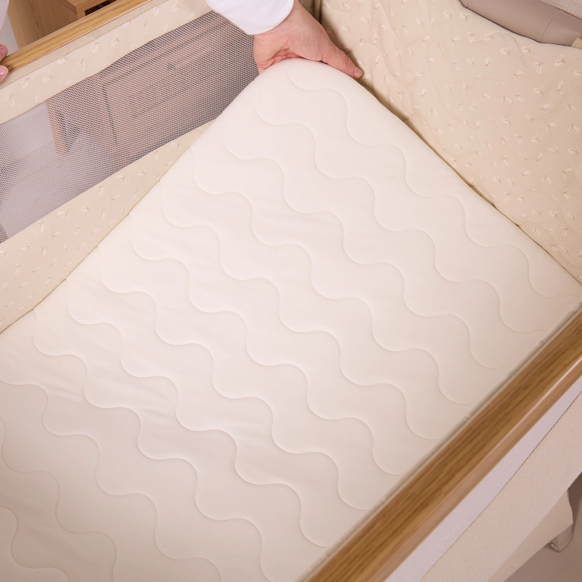 CoZee Air 2 Bedside Crib - Image 8