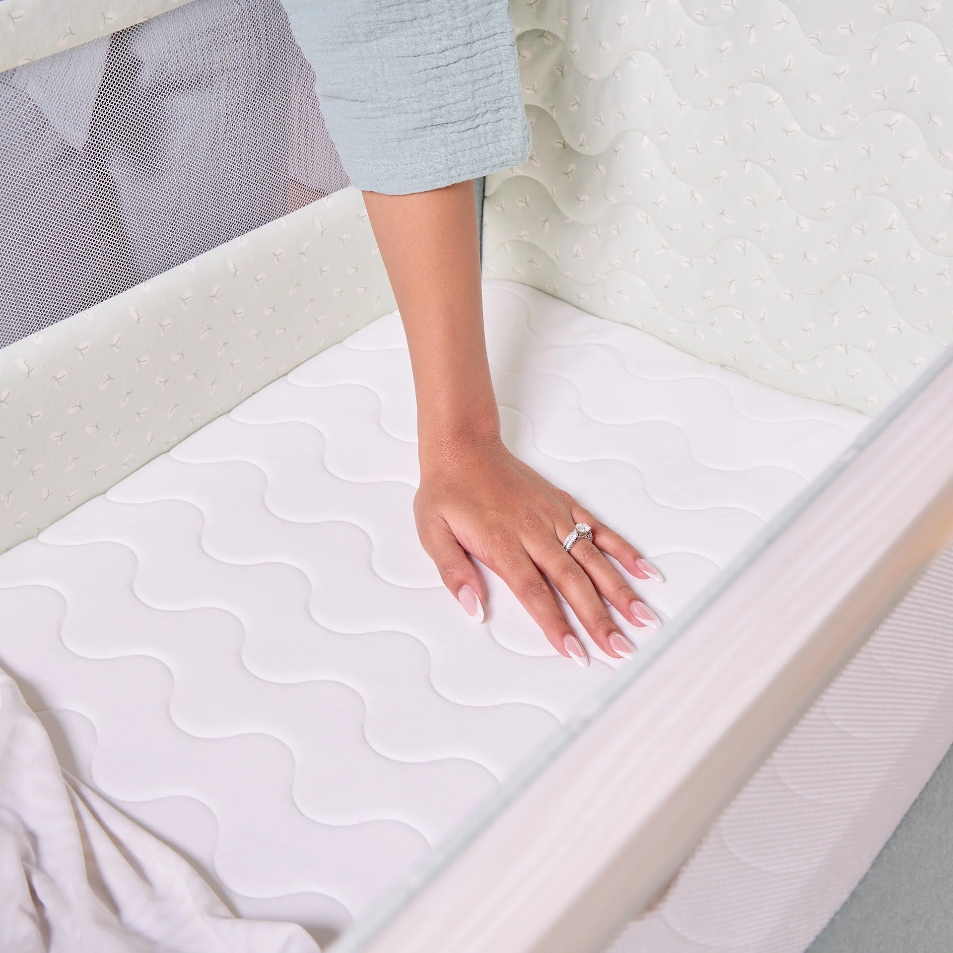 CoZee Air 2 Bedside Crib - Image 7