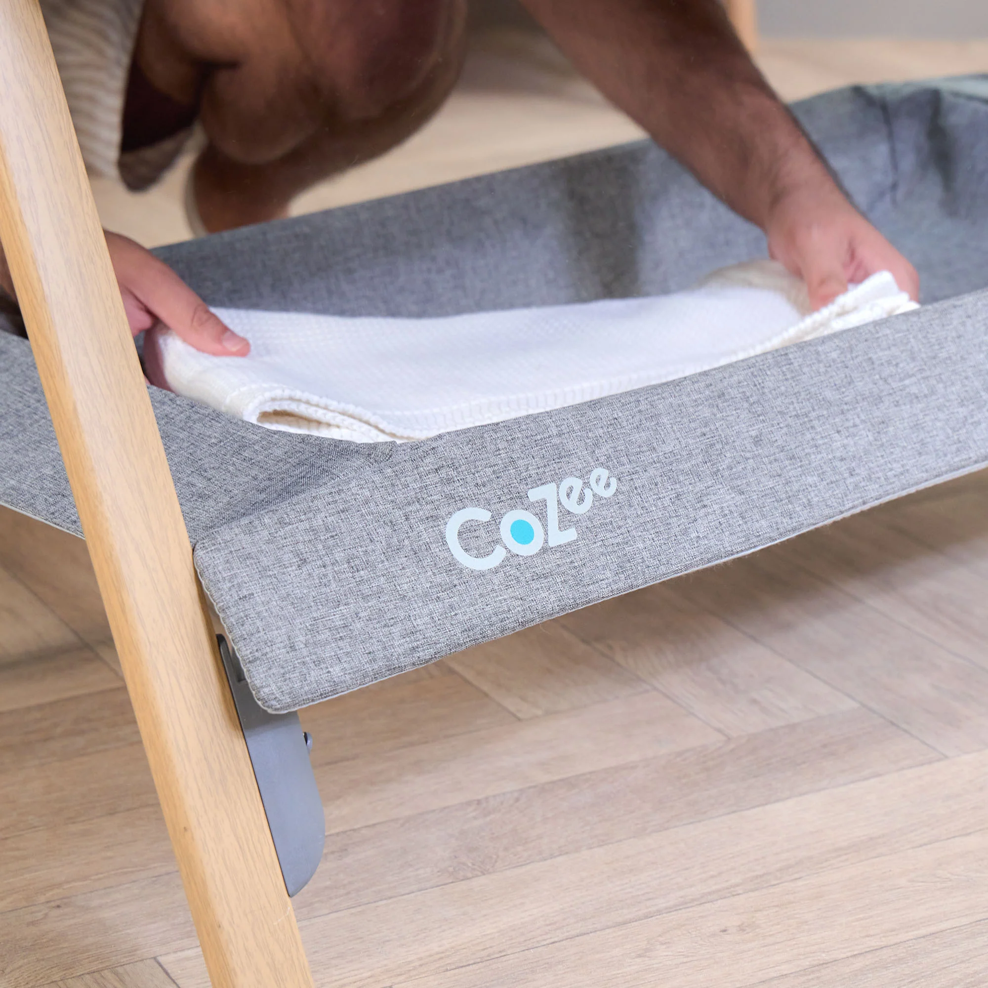 CoZee Bedside Crib - Image 4