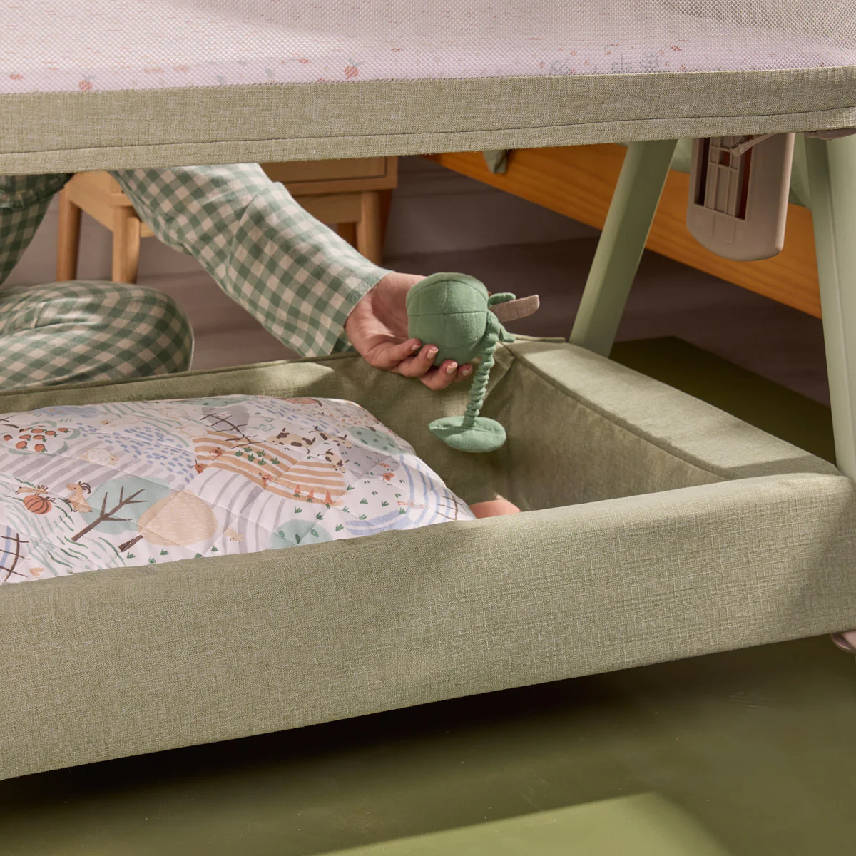 CoZee Zen Bedside Crib - Image 6