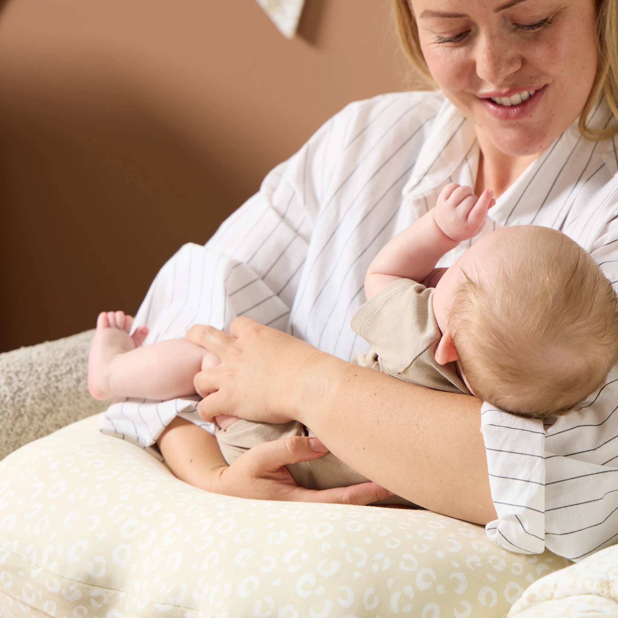 Feeding Pillow - Image 3