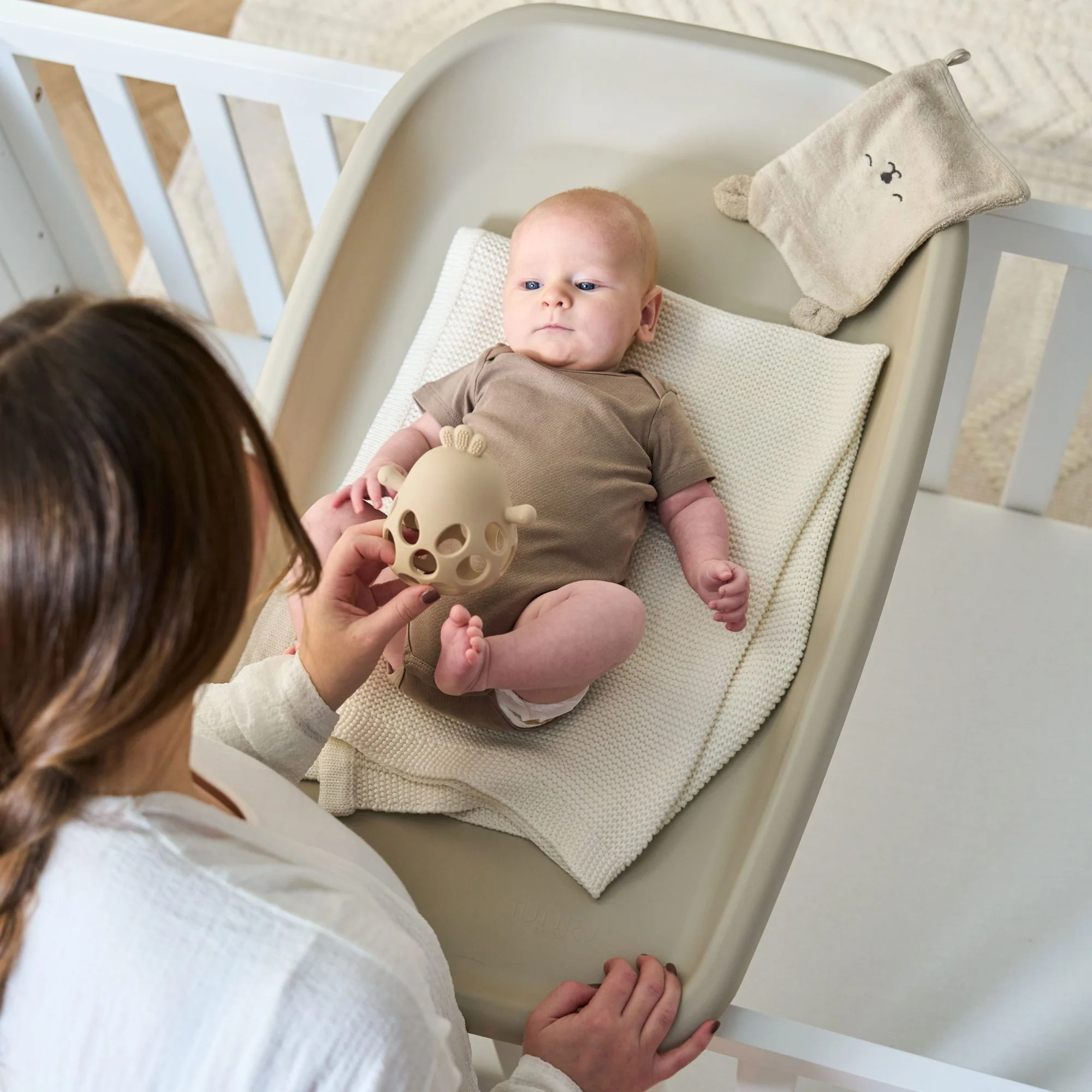 Misha Cot Bed & Cushi Changing Mat - Image 8