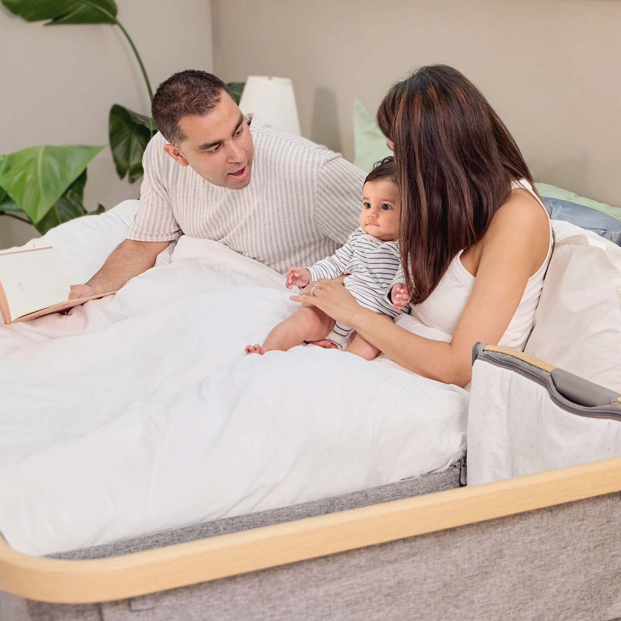 CoZee Bedside Crib - Image 3