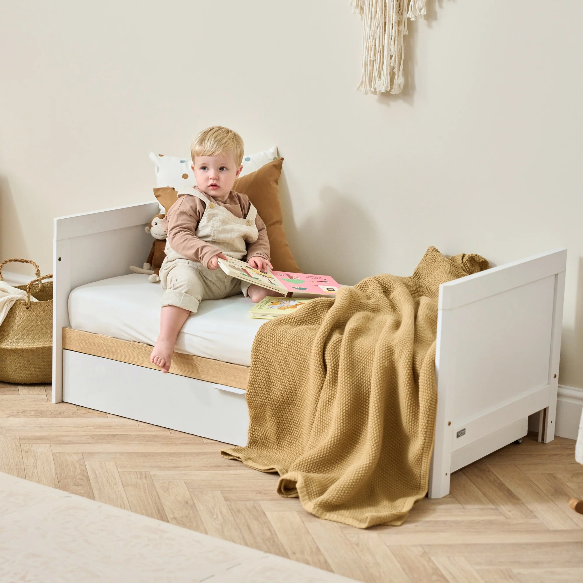 Riley Mini Cot Bed with Drawer - Image 9