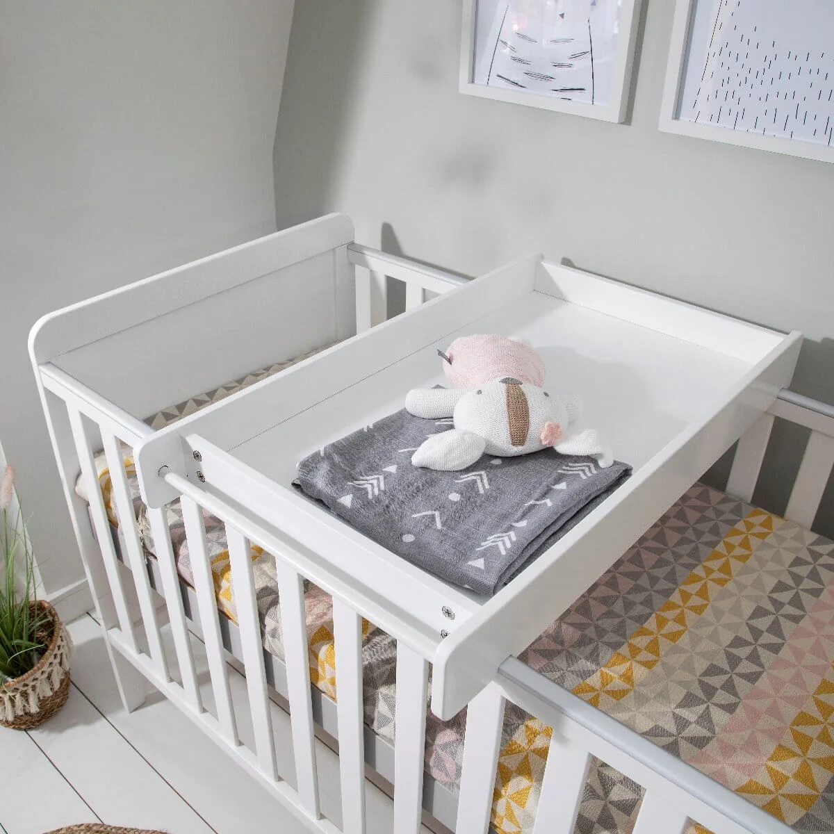 Rio Cot Bed with Cot Top Changer & Mattress - Image 4